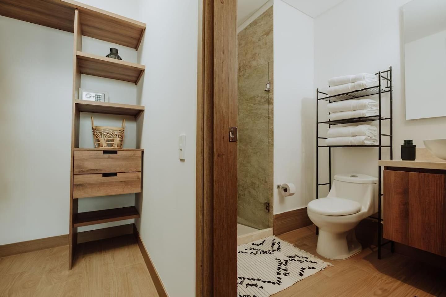 Walk To Old Pool Ocean View 1br King Bed Cartagena