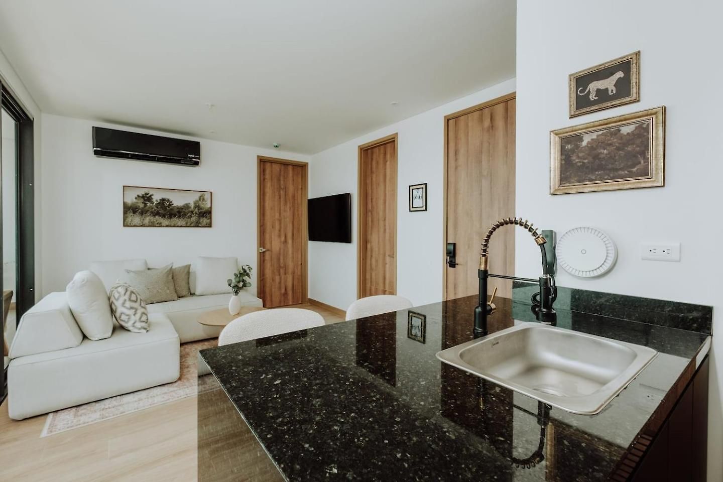 Walk To Old Pool Ocean View 1br King Bed Cartagena