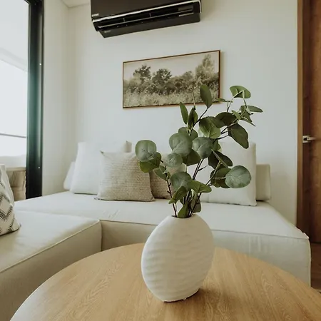 Walk To Old Pool Ocean View 1br