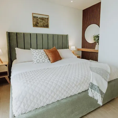 Walk To Old Pool Ocean View 1br *