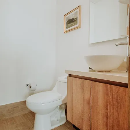 Walk To Old Pool Ocean View 1br *
